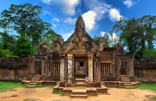 EXPLORE BANTEAY SREI